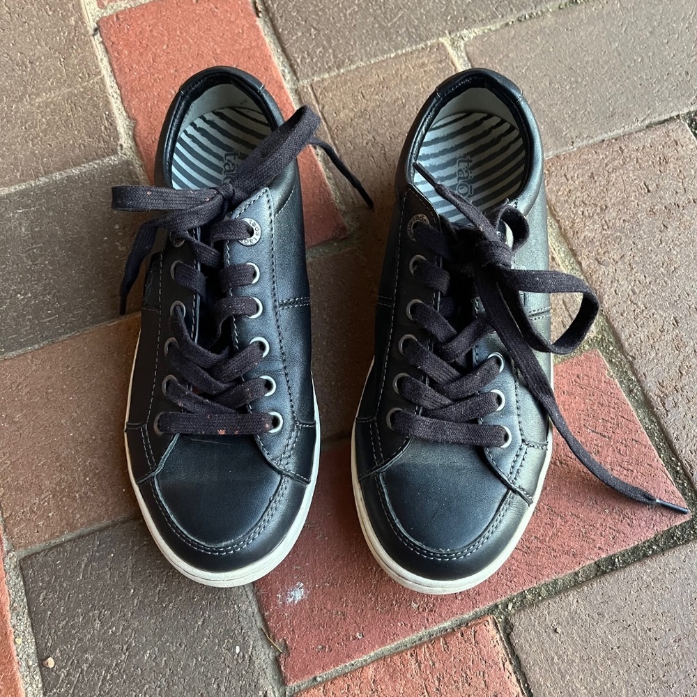 Taos Footwear Women's Onward Sneaker Size 6.5